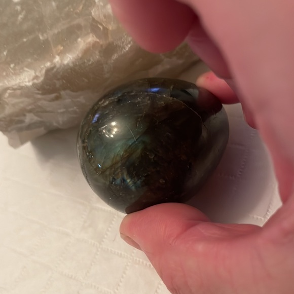 Green Egg Shaped Labradorite with many inclusions. W 5” x L 6”. - Picture 3 of 5